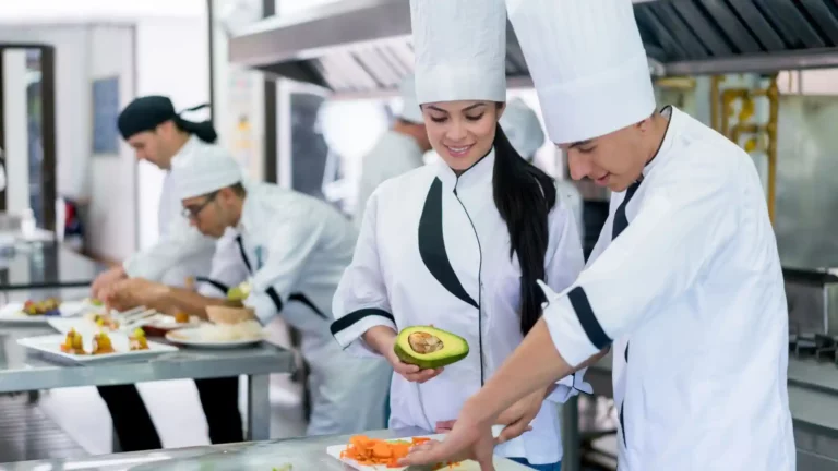 работа в польше в гостиницах